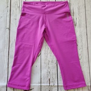 Reebok fuchsia capri workout bottoms